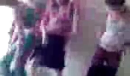 பொன்னிற டீன் stepsister ஆஷ்லே சிவப்பு ஆதிக்கம் கொண்ட இரு குறுகிய ஆபாச இரு-எஸ்ஐ இல்